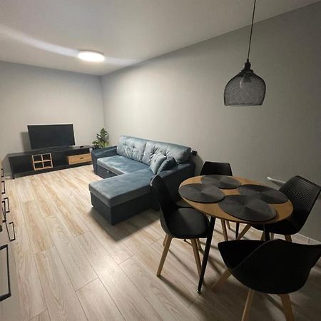 Mb Livinga Apartamentai Naftininku G Mažeikiai Exterior foto