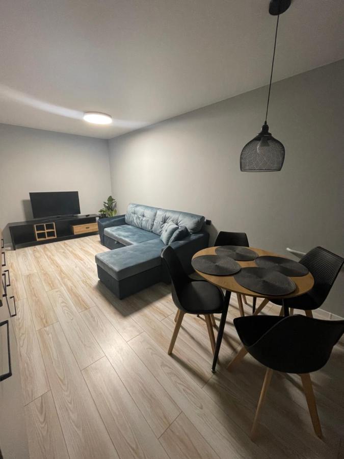 Mb Livinga Apartamentai Naftininku G Mažeikiai Exterior foto